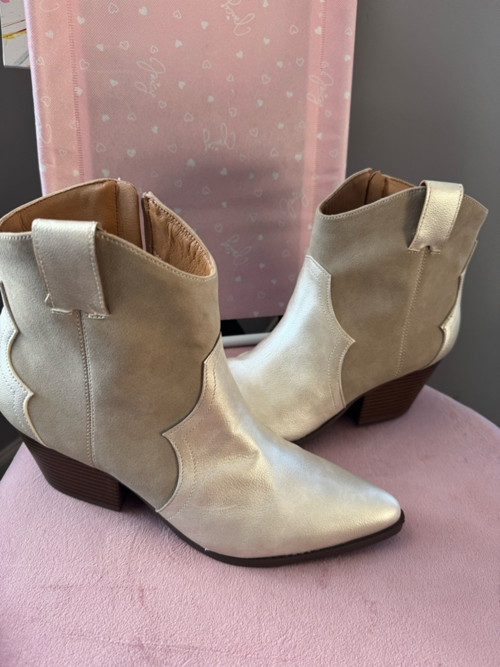 Indigo Rd Iralannie-R Western Ankle Boots Size 11 Beige Suede Metallic Toe Boot